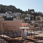 Laura Suites